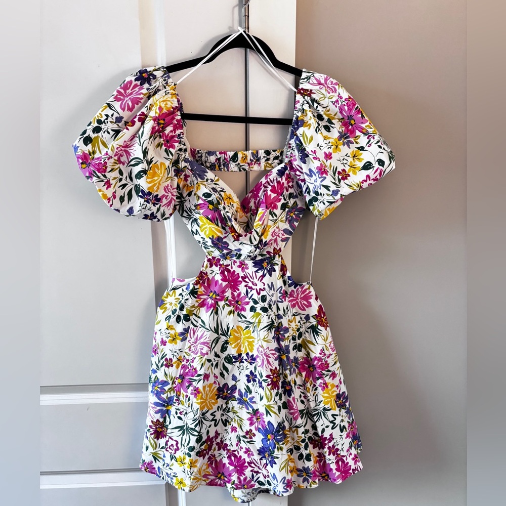 ASTR Floral cutout Puff Sleeve Dress